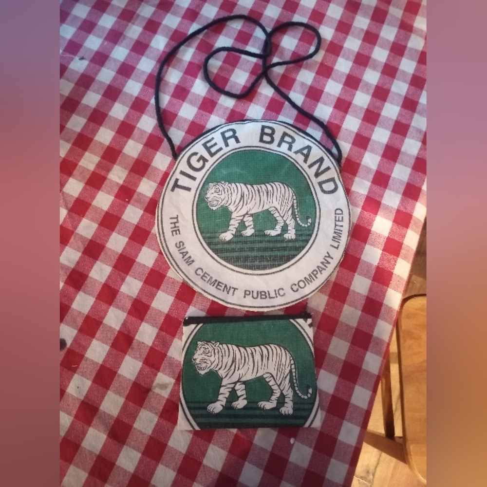 Tiger Brand Green and White Round Bag Set